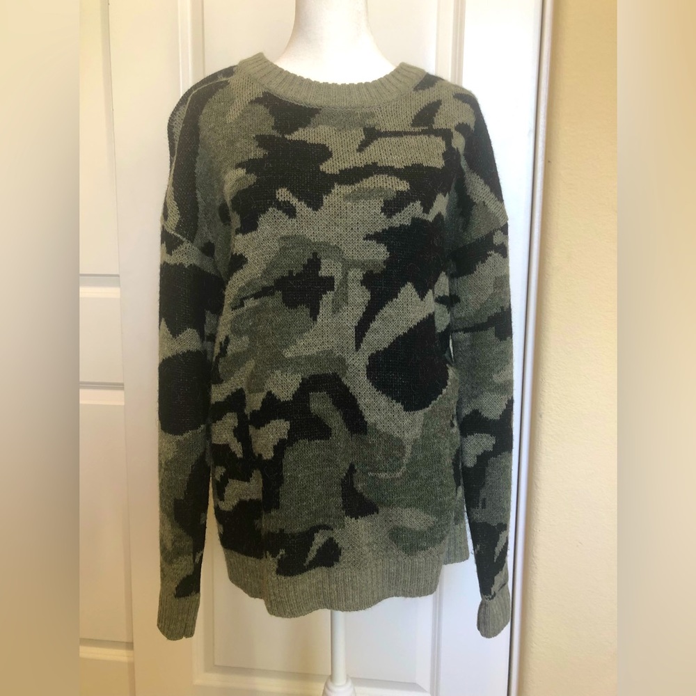 Camouflage Sweater Size M